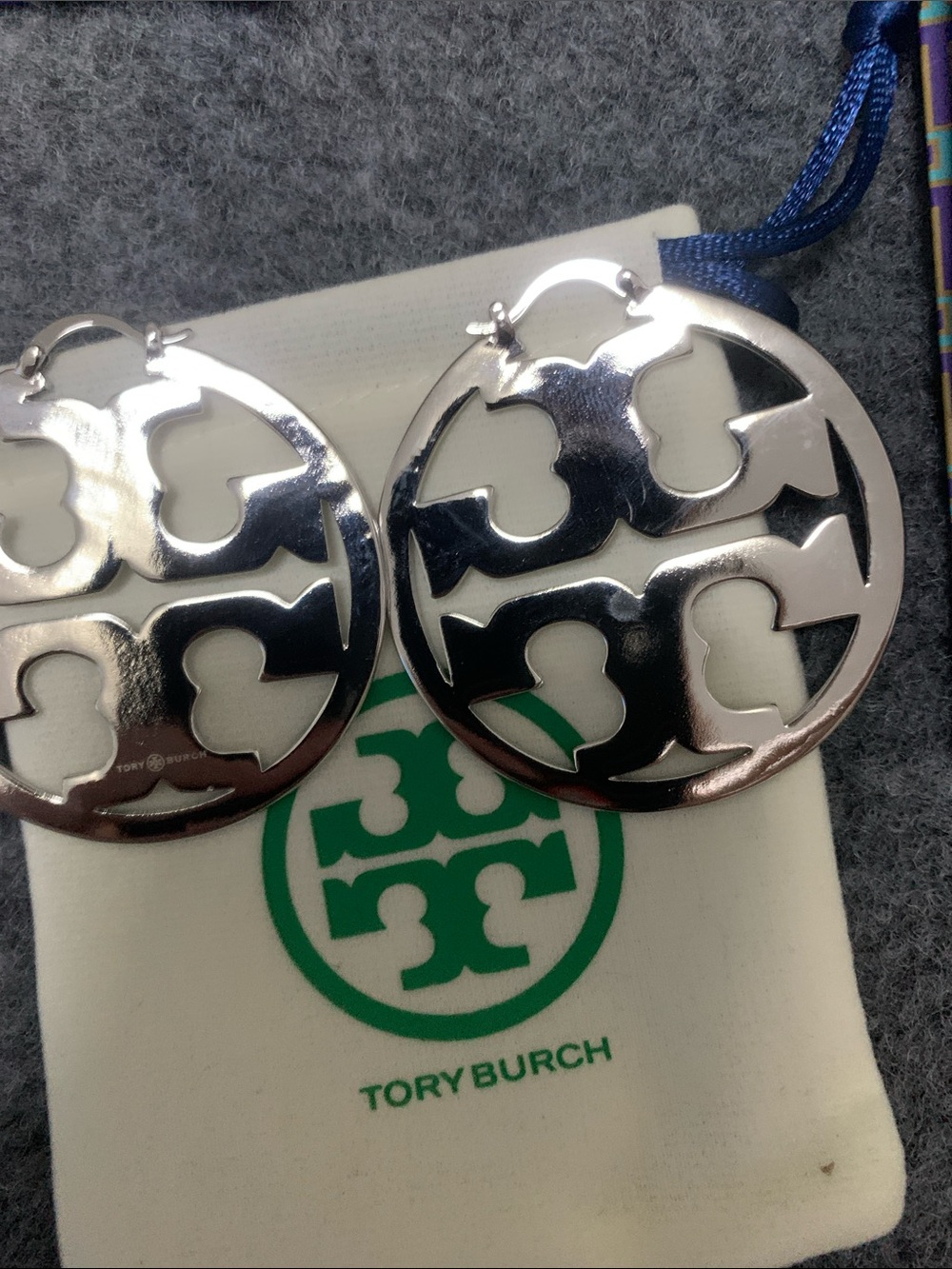 Tory Burch Polished Silver-Tone Cutout Logo Drop Earrings - Picture 4 of 5